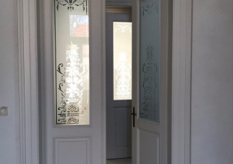 interiérové dveře s pískovaným sklem.jpg