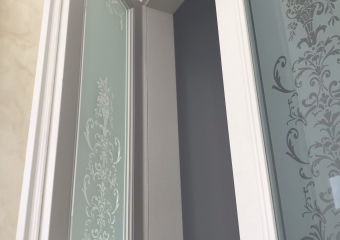 detail interiérové dveře s pískovaným sklem.jpg